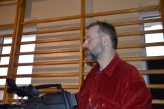 437
